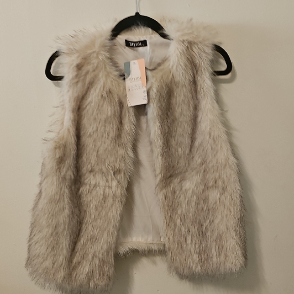 BTFBM Jackets & Blazers - Women's Faux Fur Vest - Cream